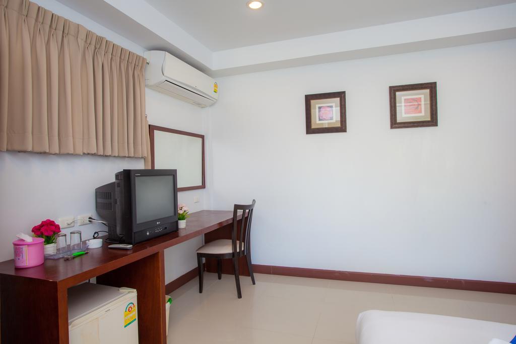 Nouveau Guesthouse Patong Bagian luar foto