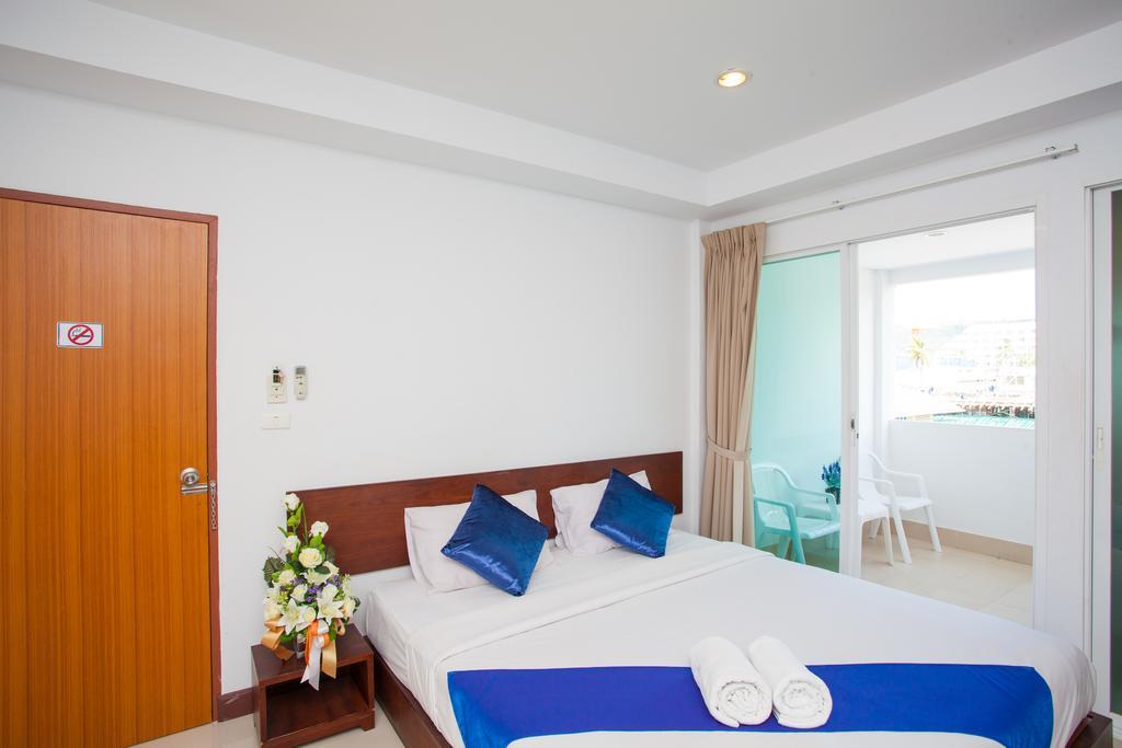 Nouveau Guesthouse Patong Bagian luar foto